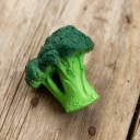 Mordedor Brucy el brócoli (Oli & Carol)